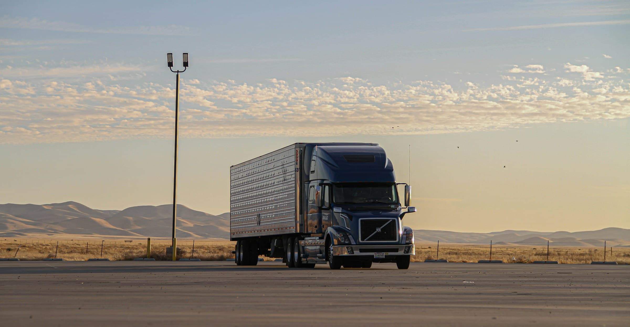 Editorial overview depicting Best Commercial Truck Insurance Companies: Quotes and Coverage Comparison